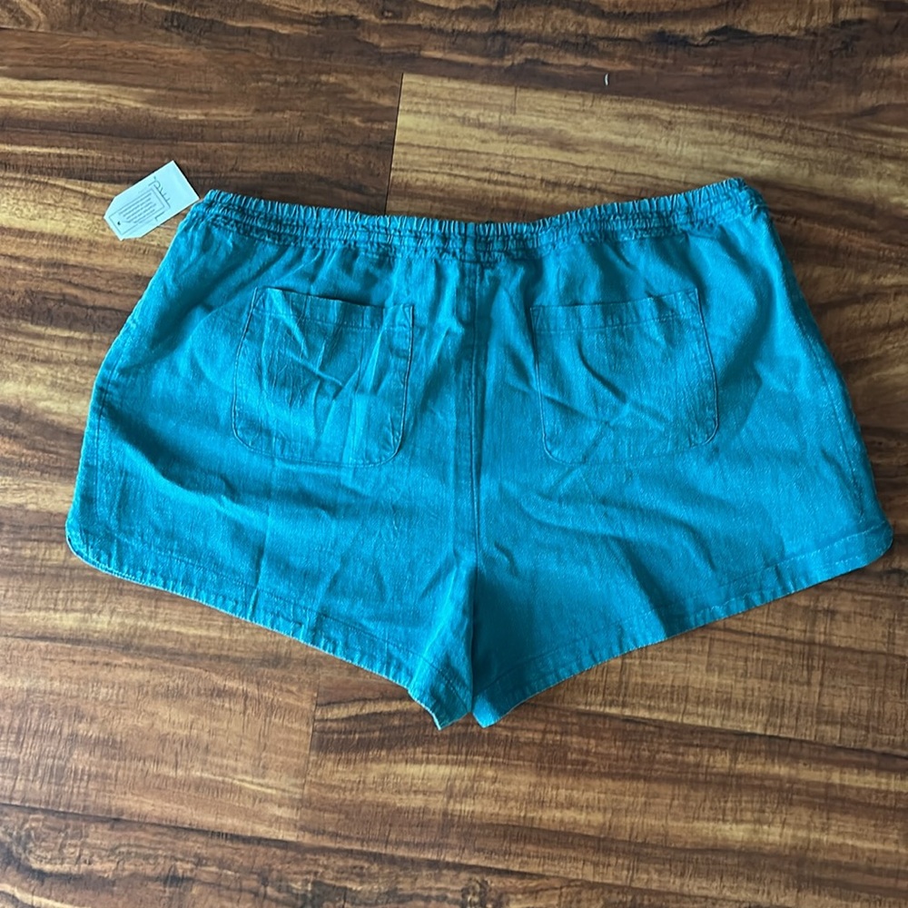 Shorts - Picture 2 of 3